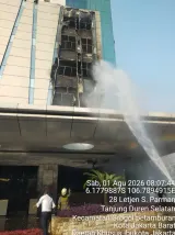 Hotel di Jalan Letjen S. Parman Jakarta Barat Terbakar, Damkar Kerahkan 14 Unit Mobil Pemadam