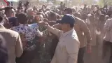Momen Hangat Prabowo Bercanda dengan Anak-Anak di Pengungsian Gempa NTT