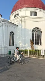 Menjelajahi Sejarah Kota Lama Semarang melalui Tur Sepeda