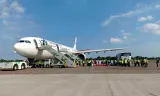Pesawat Garuda Indonesia GA604 Mendarat Darurat di Runway 03 Karena Pecah Ban, Lakukan Fly Pass