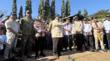 Temui Korban Gempa NTT, Prabowo Belasungkawa bagi yang Kehilangan Keluarga