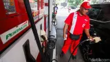 Bahlil Siapkan Aturan Larang Orang Kaya 'Minum' BBM Subsidi