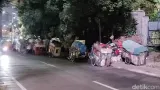 Gerobak Sampah Mangkal di Trotoar Tendean, DLH DKI Evaluasi Operasional Pengangkutan