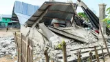 Rumah Hancur Akibat Gempa NTT, Satu Keluarga Tinggal di Kandang Babi