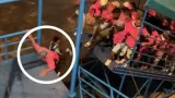 Porter di Pelabuhan Ambon Terjatuh Saat Berebut Masuk Kapal