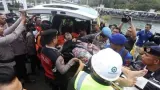 173 Korban Dievakuasi dari KMP Putri Yasmin yang Terbakar di Perairan Sekotong