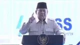 Prabowo Sampaikan Belasungkawa ke Korban Gempa NTT saat Tinjau Pengungsi di Nagekeo