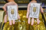 Harga Emas Antam Anjlok Rp30 Ribu Jadi Rp2,68 Juta per Gram