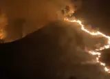 Gunung Bromo Terbakar Lagi, Api Lahap Savana Pengol