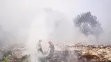 Warga Keluhkan Asap Kebakaran Sampah di Pisangan Tangsel