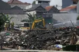 Petugas Pemadam Kebakaran Gugur di TPS Ilegal Kramat Jati, Tata Kelola Sampah Jakarta Disorot